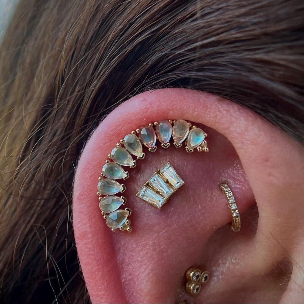Anatometal Tapered Baguette Fan 18kt Yellow Gold And Cz